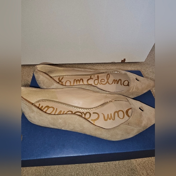 Sam Edelman suede flats beige great condition size 8.5 price is firm - Picture 2 of 4